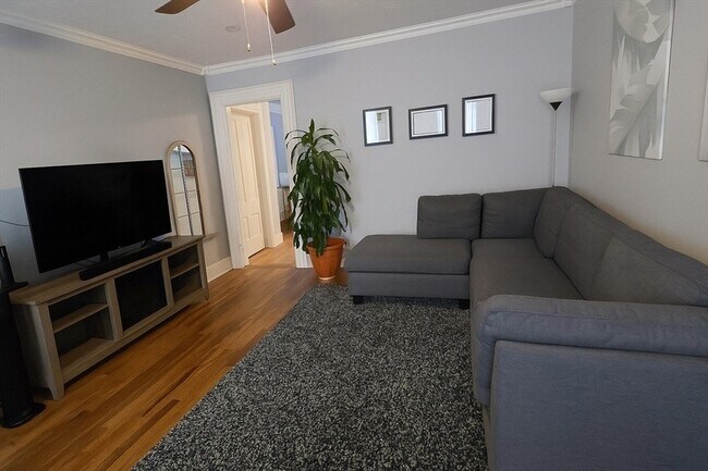 Building Photo - 195 Plymouth St