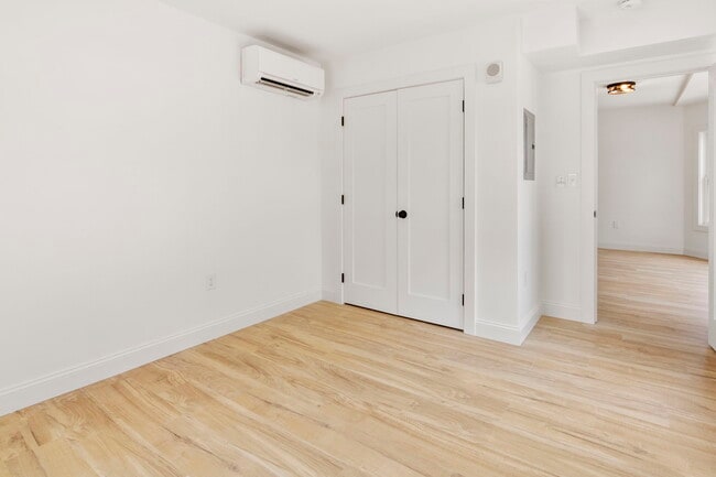 Building Photo - 8 Enon St