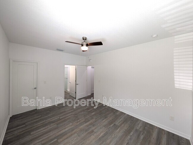 Building Photo - 1707 E Columbus Dr