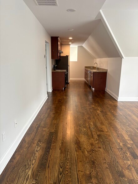 Building Photo - 117 Atwater Ave