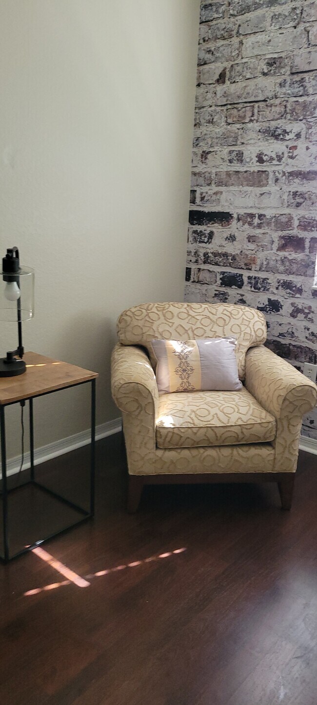 Building Photo - 1064 N Tamiami Trl