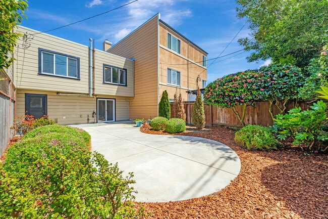 Building Photo - 91 Middlefield Dr