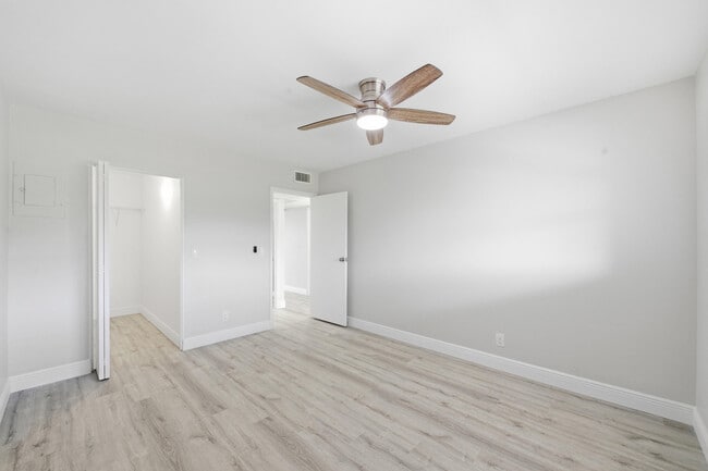 Building Photo - 284 Flanders F