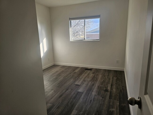 Building Photo - Check out this Beautiful 4 bedroom 2 Bathroom Home in West Valley Ut!!