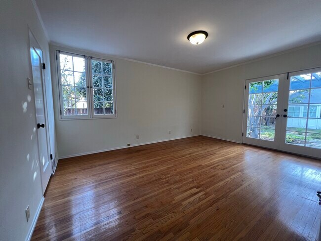 Building Photo - 803 Schumacher Dr