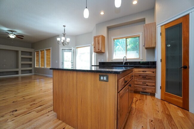 Building Photo - 2511 W Teano Dr