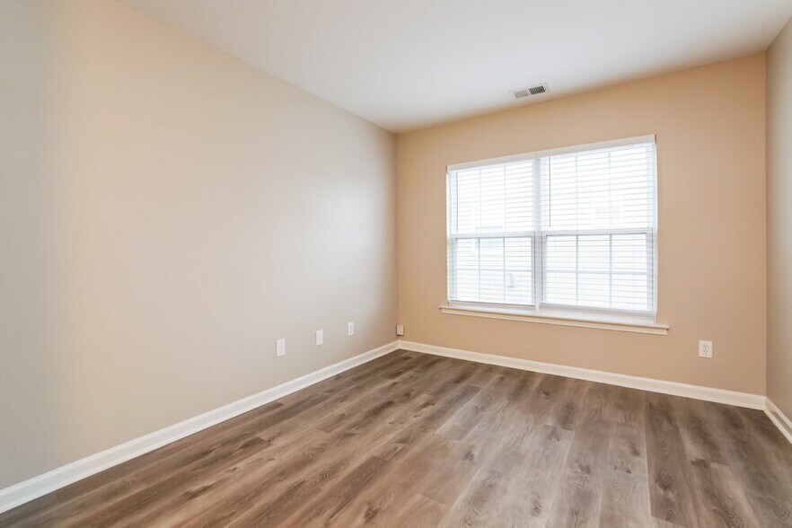 Building Photo - 3651 Marshlane Way