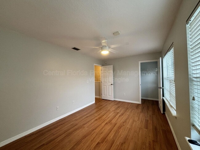 Building Photo - 1625 Park Lake St