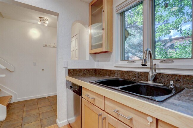 Building Photo - Welcome to Your Boulder Oasis at Hickok Place