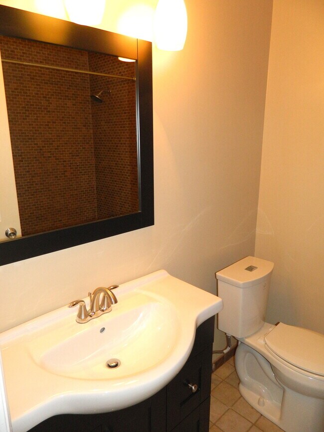 Building Photo - 230 Ronstadt Dr