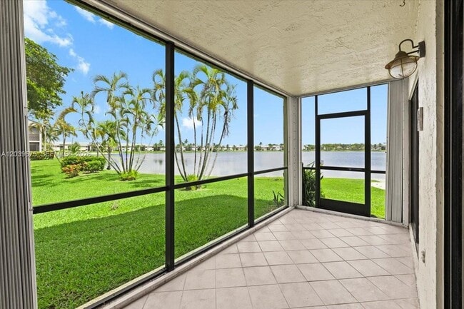 Building Photo - 999 Hamilton Dr