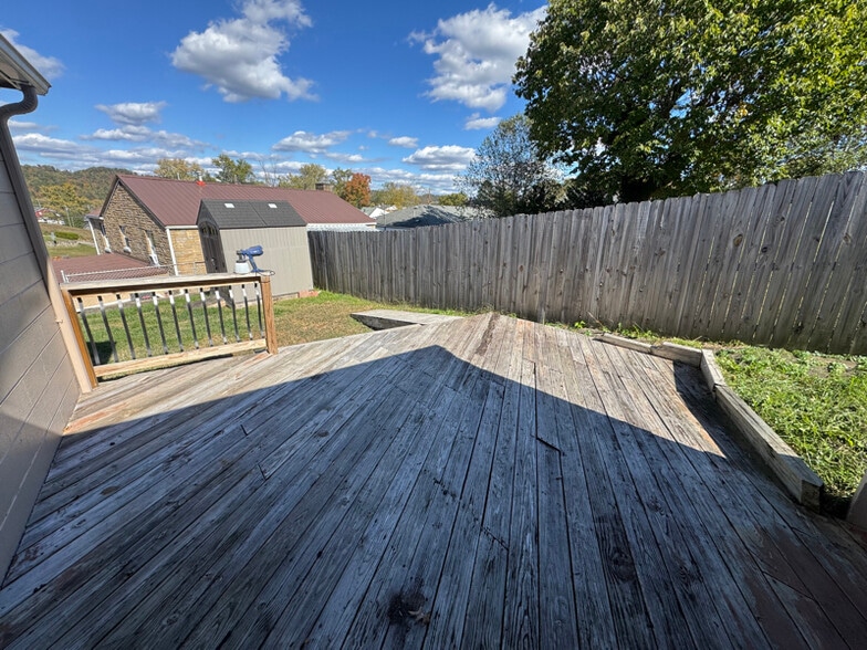 Building Photo - 822 Sutherland Dr
