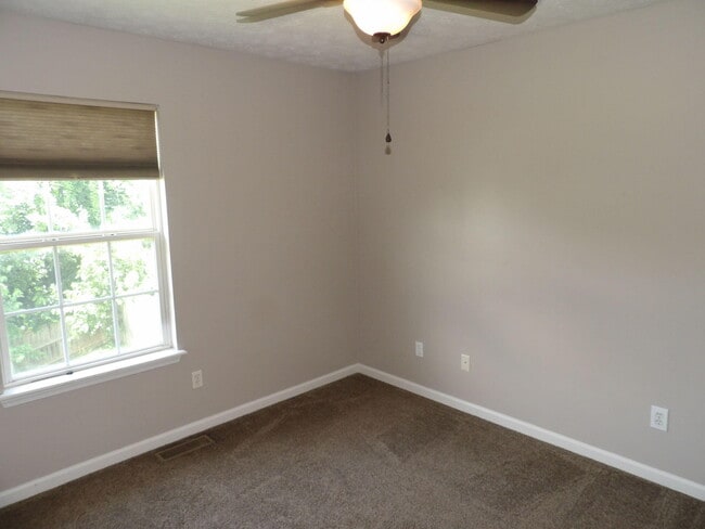 Building Photo - 123 Serena Way