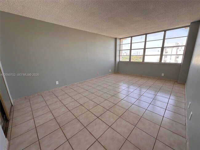 Building Photo - 2025 NE 164th St
