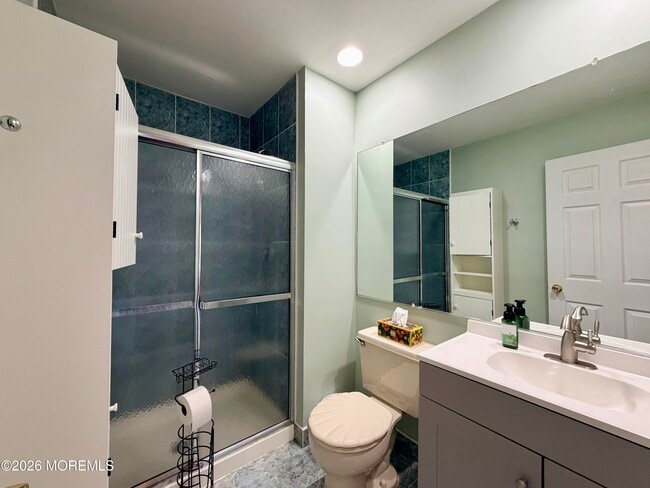 Building Photo - 743 Banyan Ct