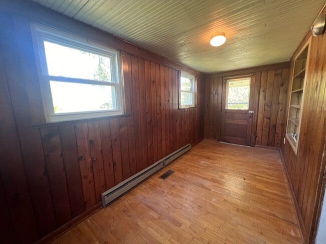 Building Photo - 818 Ridge Rd