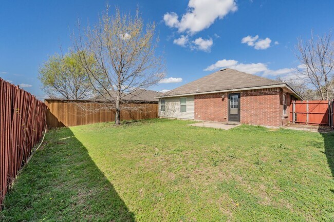 Building Photo - 25% OFF FIRST MONTH'S RENT WITH 12 MONTH LEASE! Lovely 3 bedroom, 2 bath home in Harriet Creek Ra...