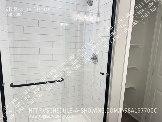 Building Photo - Brand New 3 Bed Duplex in Downtown Blue Sp...
