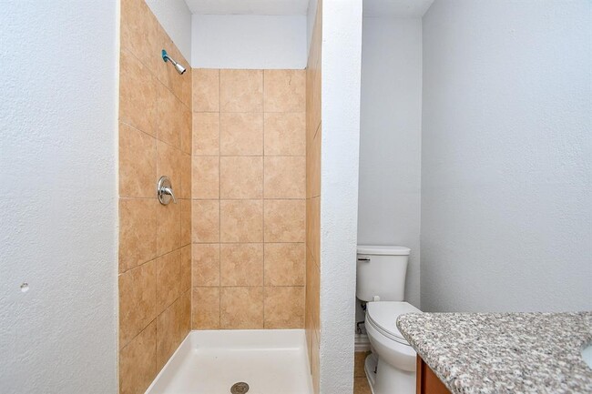 Building Photo - 455 Glenburnie Dr