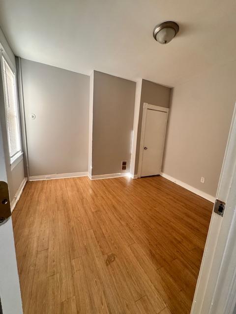 Building Photo - 228 N Kenwood Ave