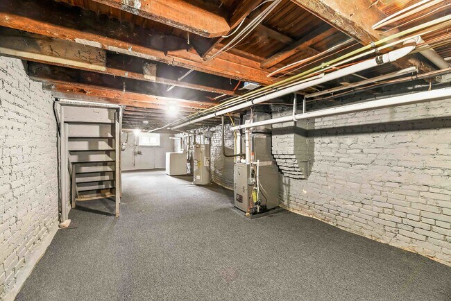 Building Photo - 2 Bedroom Rowhome- Baltimore City