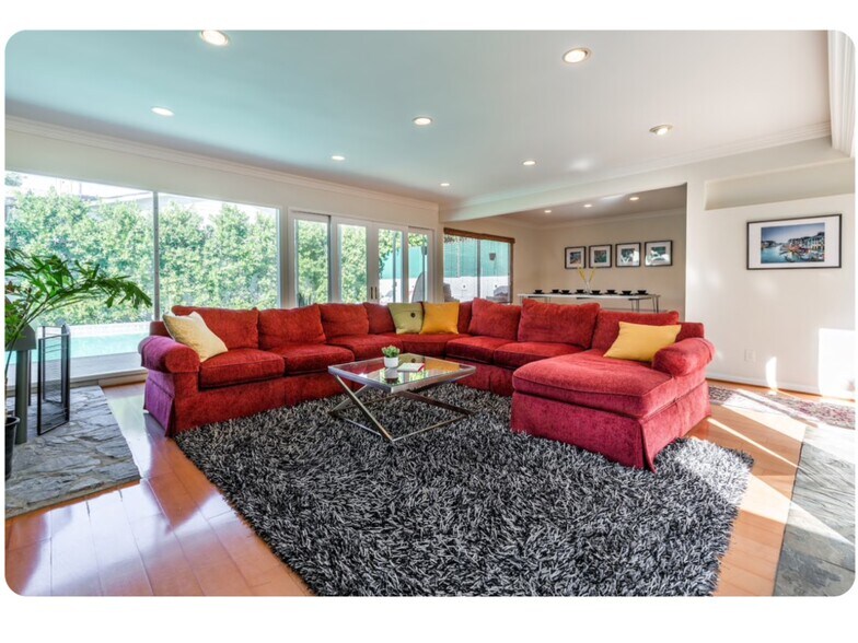 Living room - 15707 Varden St