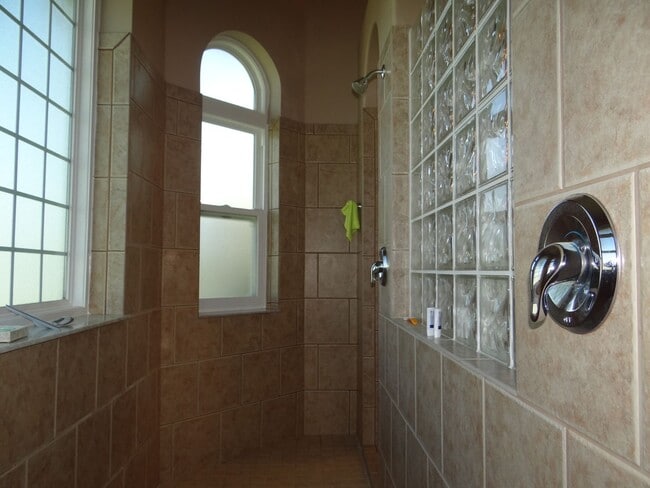 Building Photo - AVAILABLE 2027 SEASON!  TOP OF THE LINE PUNTA GORDA ISLES POOL, SALTWATERFRONT HOME FOR RENT! $74...