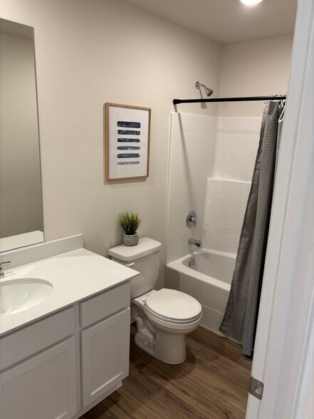 Hall Bath - 94 E Spirea Ln