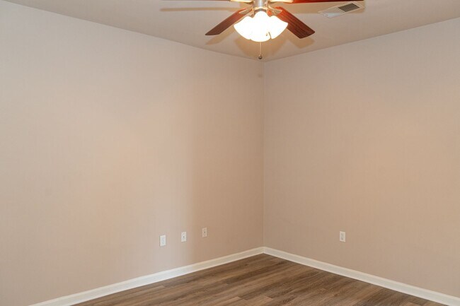 Building Photo - One Bedroom at Walker Square!