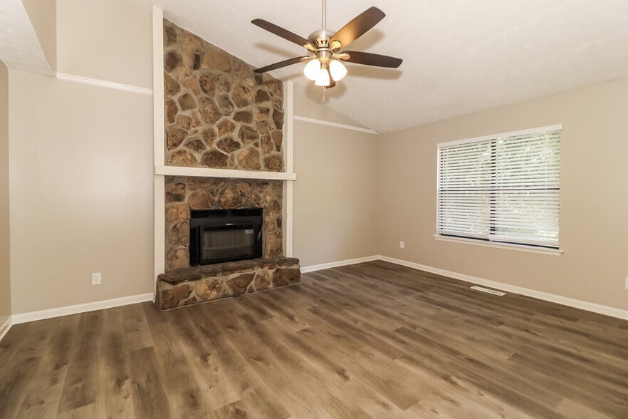 Building Photo - 3824 Princess Ct