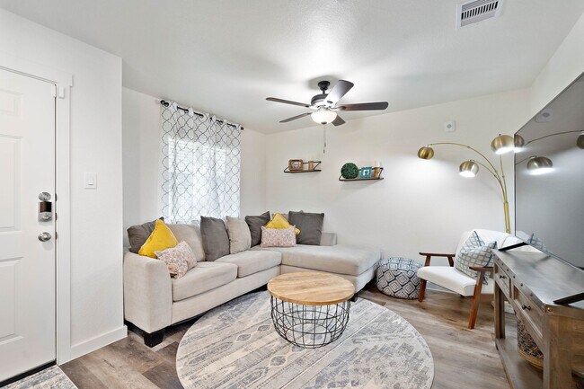 Building Photo - 12603 Telge Rd