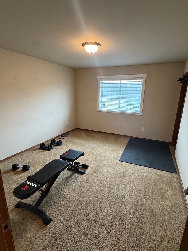 Building Photo - Spacious Vista View Home for Lease