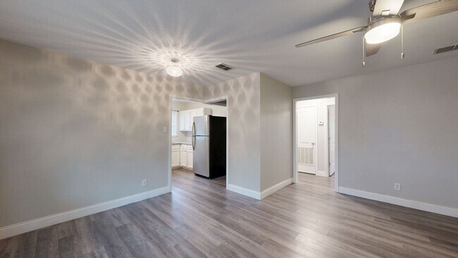 Building Photo - PRICE IMPROVEMENT NOW ONLY $995!!!