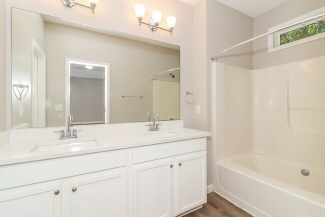 Building Photo - 18 Westin Way