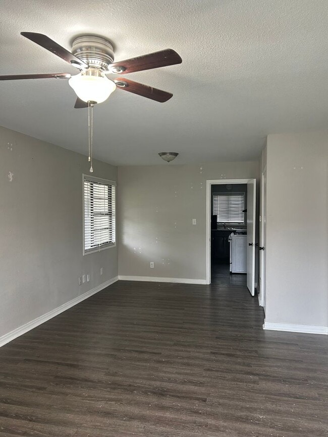 Building Photo - 5700 Dennis Ave