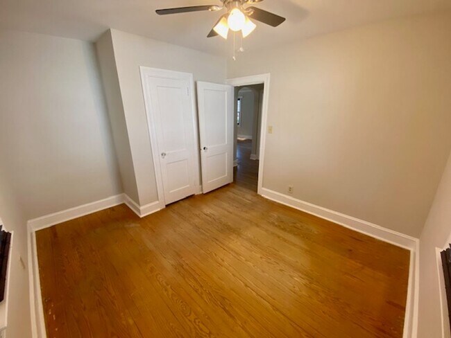 Building Photo - Cozy & Convenient 2 Bed, 1 Bath Home