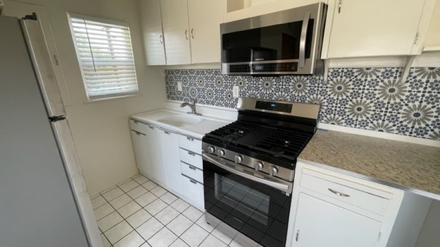 stove and microwave and sink - 2538 W Ramona Rd