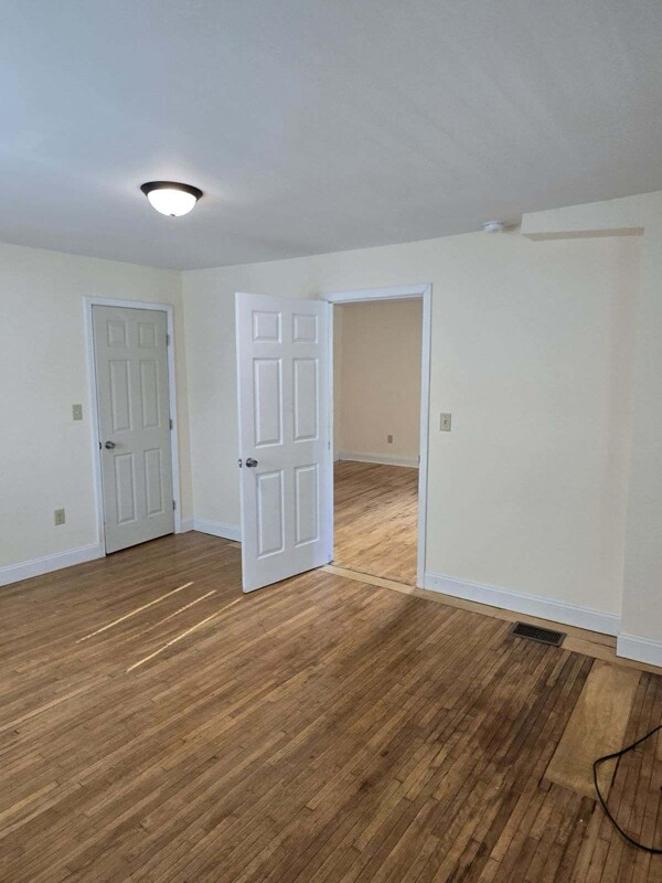 Building Photo - 78 Elm St
