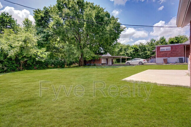 Building Photo - 1804 Hailey Ave