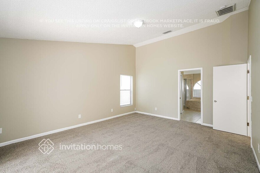 Building Photo - 3214 N Thackery Wy