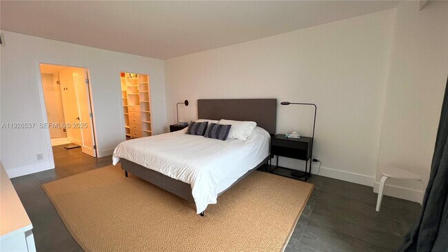 Building Photo - 100 Bayview Dr