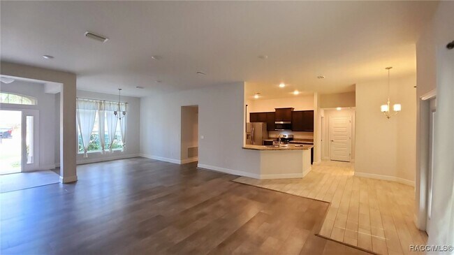 Building Photo - 23 Lone Pine St