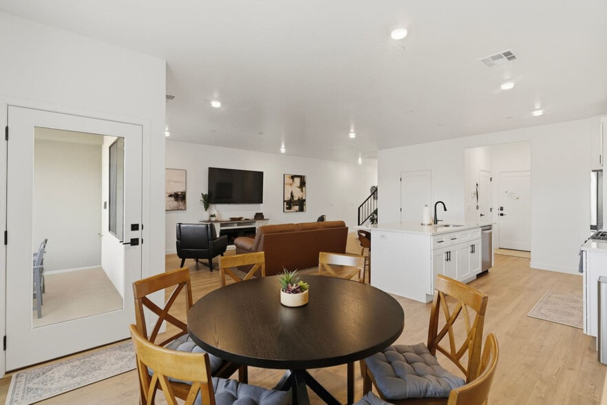 Building Photo - 1702 Ripple Rock Dr