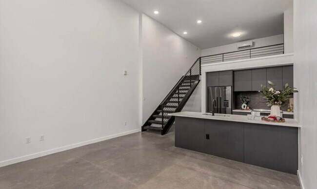 Primary Photo - 1601 Park Ave