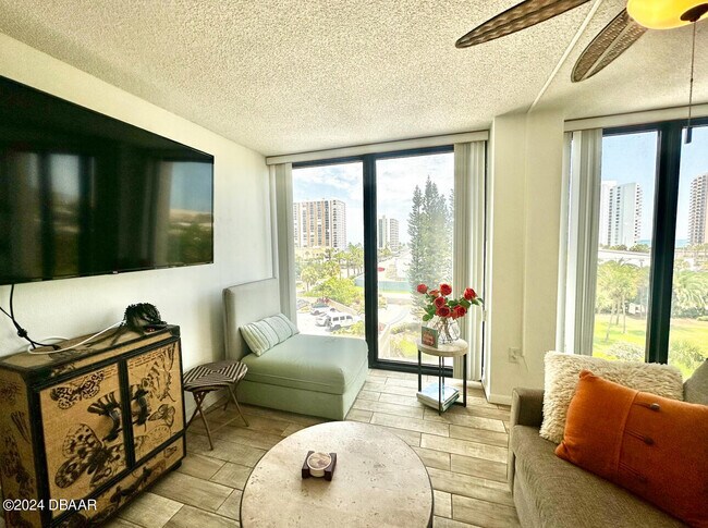 Building Photo - 1 Oceans W Blvd