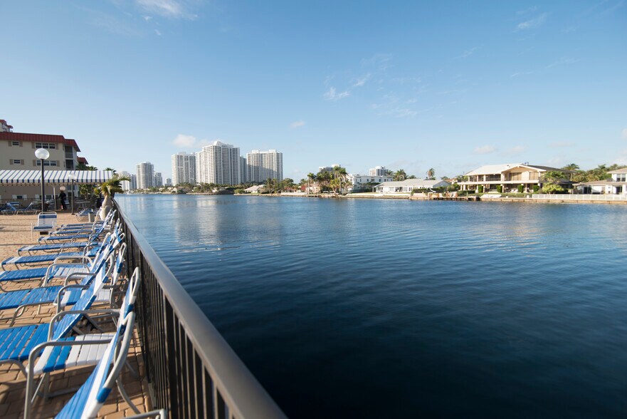 Building Photo - 2017 S Ocean Dr