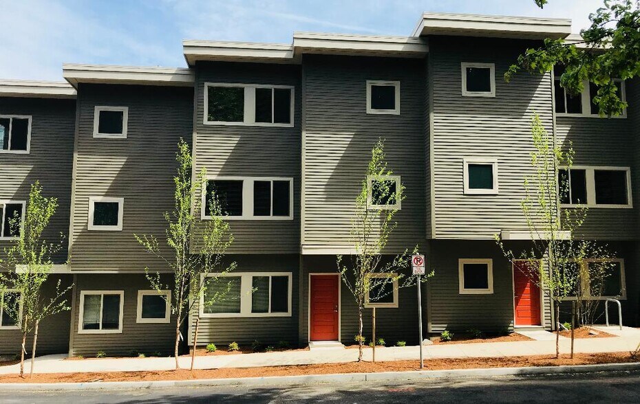 Primary Photo - 710 SW Broadway Dr