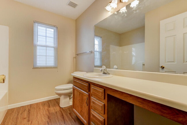 Building Photo - Knoxville 37919 - 3 bedroom, 2 bath home with a bright sunroom - Contact Ray Gaudet RAYGAUDET@OUT...