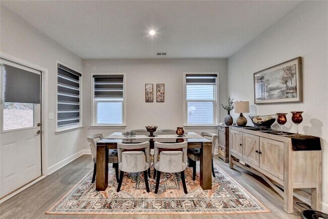 Building Photo - 811 Pineberry Ct