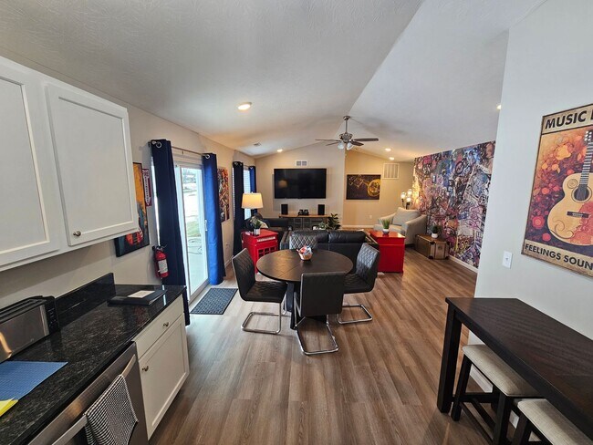 Building Photo - 814 Pierson Rd